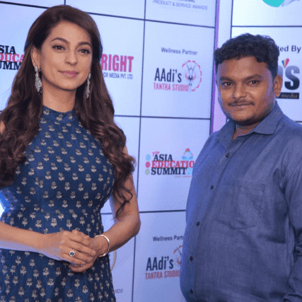 Juhi-Chawla-Manager-Contact-Mobile-Phone-Number-oi24gsprwi015qq7q189z1rn5u1k7w9s4hi9c9sbce