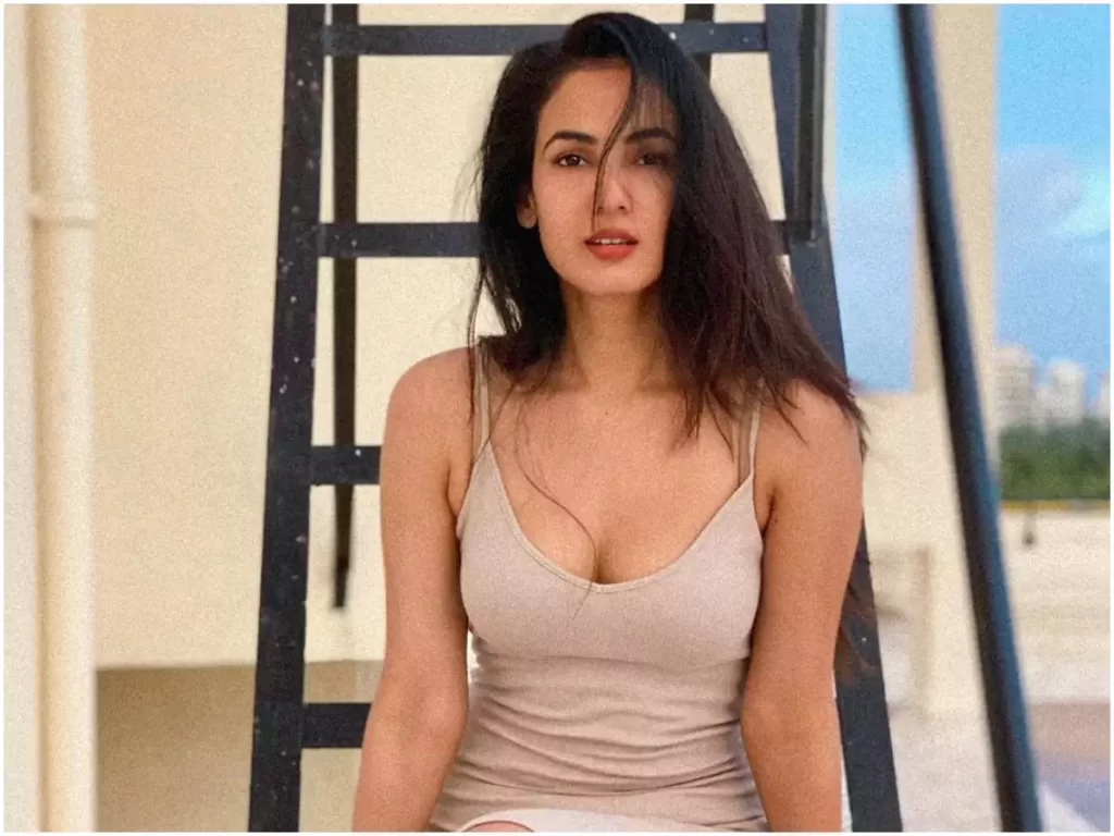 Sonal Chauhan - Wikipedia