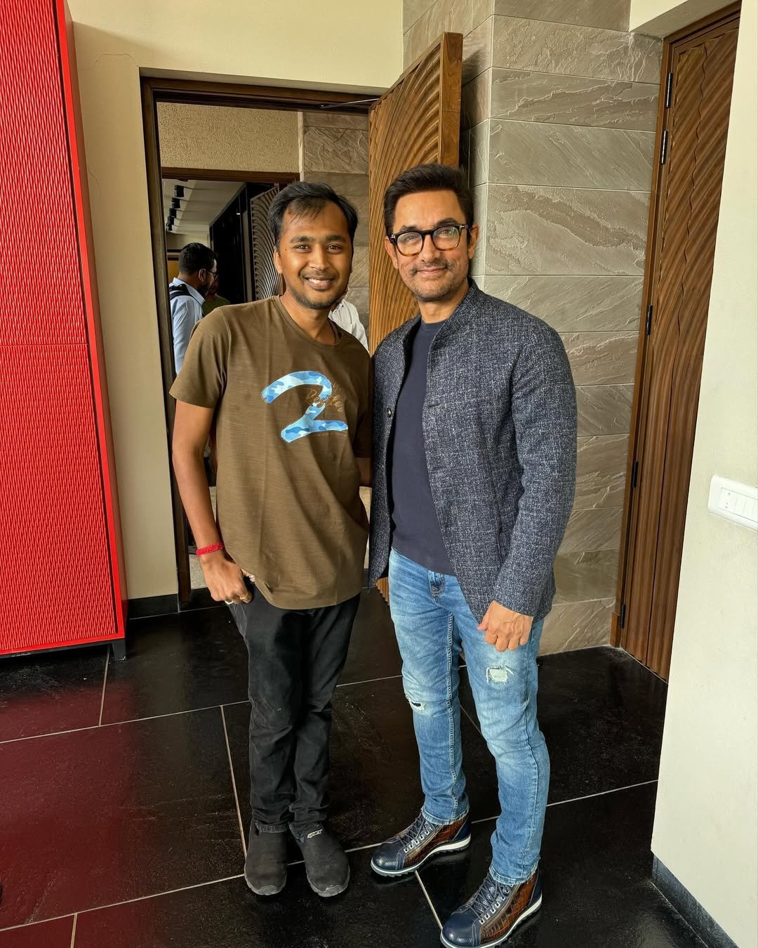 Finally a picture with Mr perfectionist @aamirkhanproductions after a super successful event in #bhopal for his upcoming movie #laaptaladies managed by @tanushreevent and @whitewagonentertainment (2)