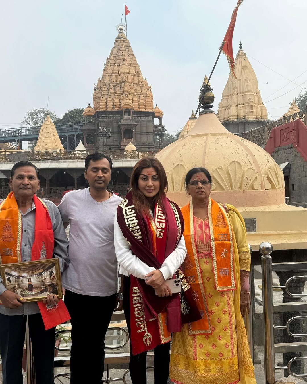 Late post glimpse with the very beautiful and stunning @subhamitra03 , it was pleasure to be with her and got blessing from #ujjain #mahakalbaba and had a good lunch at our home. (1)