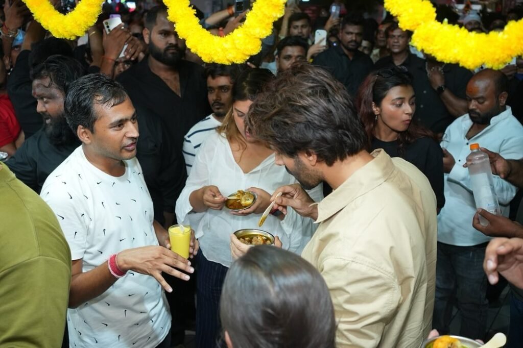 Some glimpse with the very talented @kartikaaryan for his upcoming movie #bhulbhulaiya3 in #indore managed by @whitewagonentertainment and @tanushreevent #whitewagonentertainment #tanushreevent (1)