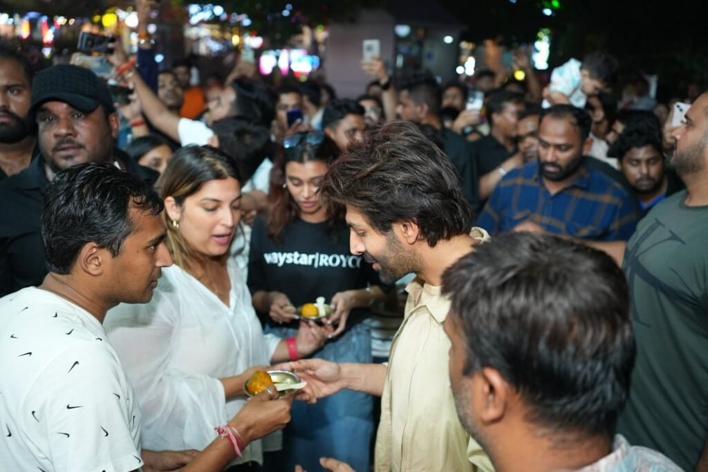 Some glimpse with the very talented @kartikaaryan for his upcoming movie #bhulbhulaiya3 in #indore managed by @whitewagonentertainment and @tanushreevent #whitewagonentertainment #tanushreevent