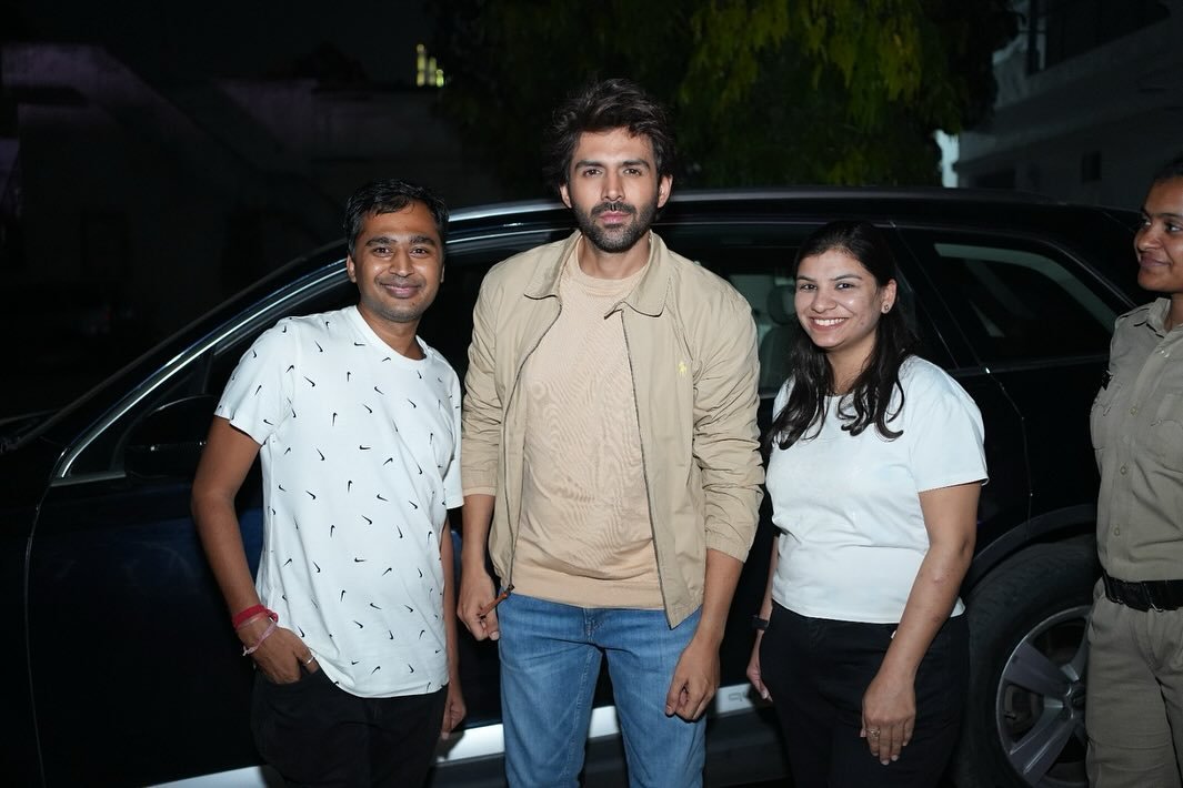 Some glimpse with the very talented @kartikaaryan for his upcoming movie #bhulbhulaiya3 in #indore managed by @whitewagonentertainment and @tanushreevent #whitewagonentertainment #tanushreevent (2)
