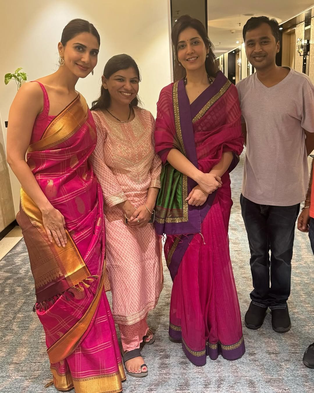With the very beautiful and talented actress @raashiikhanna and @_vaanikapoor_ was lovely meeting u both (2)